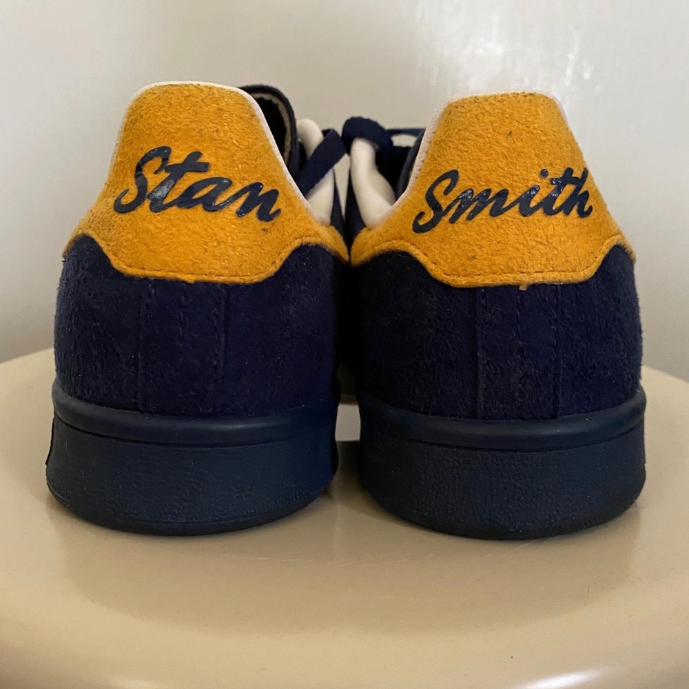 Rare Adidas Collegiate Navy/Gold StanSmith Sneaker - Picture 3 of 5